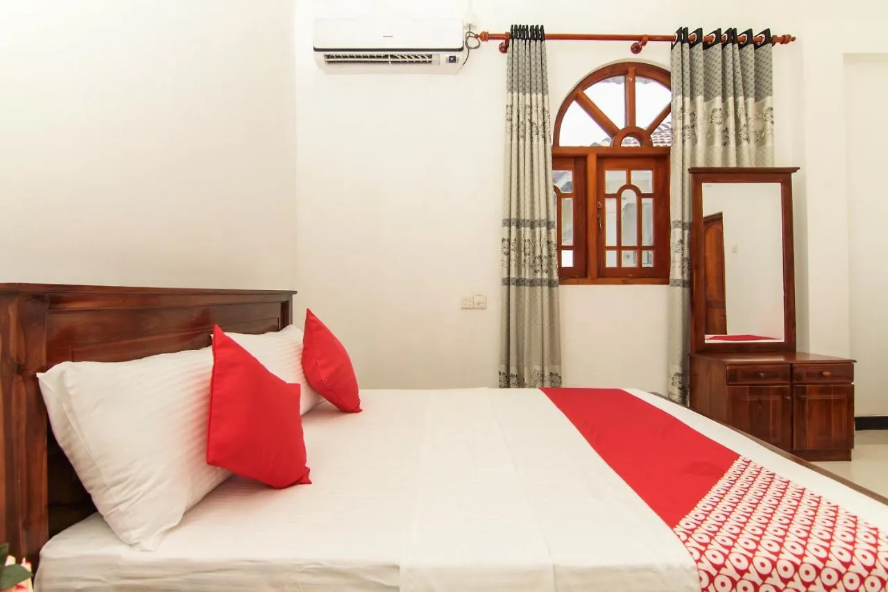 ** Hotel Oyo 114 Ghandy Negombo Sri Lanka
