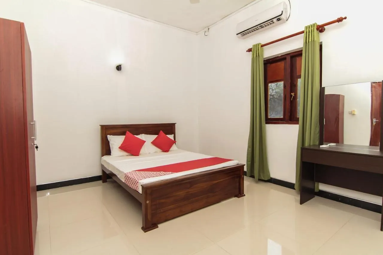Hotel Oyo 114 Ghandy Negombo