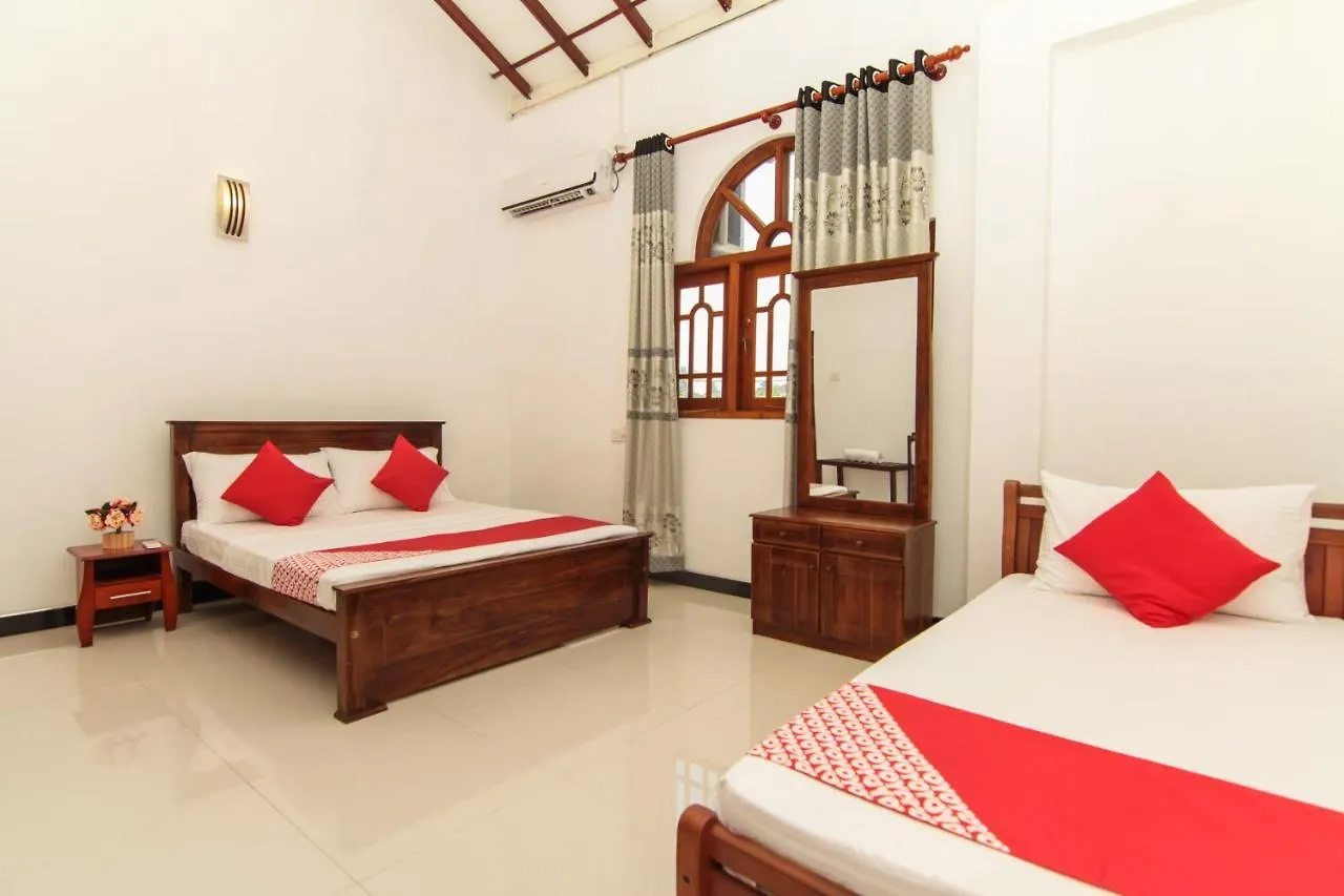 Oyo 114 Ghandy Negombo 2*,