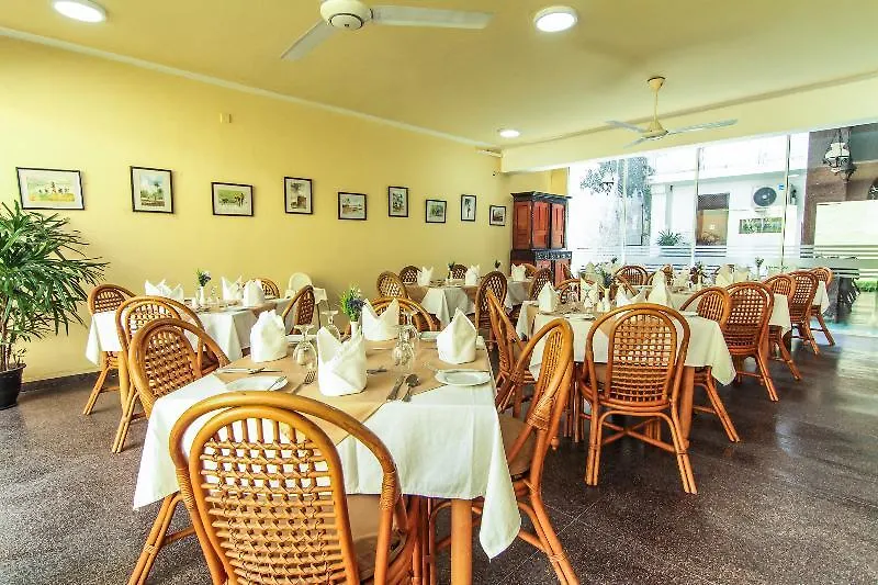 Hotel Oyo 114 Ghandy Negombo